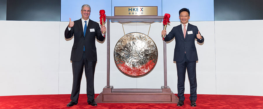 Jonathan Krane Rings the Gong at the Hong Kong Stock Exchange - KraneShares